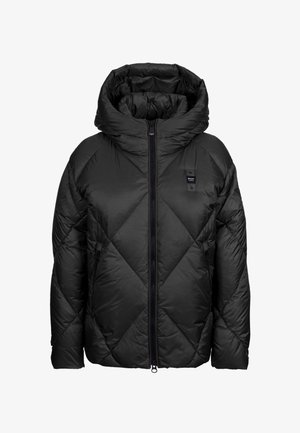 Czarna kurtka puchowa z pikowanym wzorem, wysokim kołnierzem i kapturem. Posiada zamek błyskawiczny z przodu oraz boczne kieszenie dla wygody.