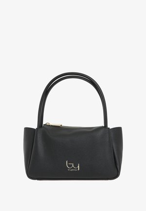 Borsa a tracolla in pelle nera con due manici arrotondati, chiusura con zip e un accento del logo dorato sul davanti. Materiale testurizzato e forma strutturata.