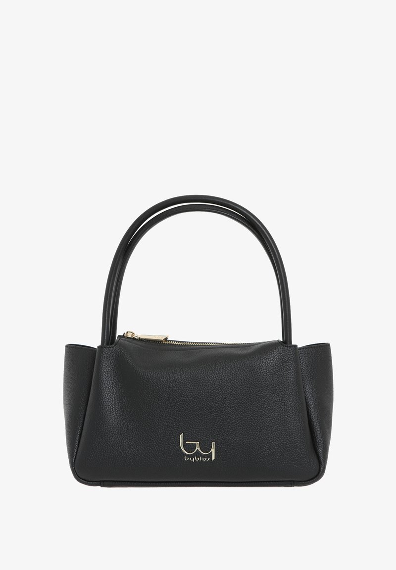 Borsa a tracolla in pelle nera con due manici arrotondati, chiusura con zip e un accento del logo dorato sul davanti. Materiale testurizzato e forma strutturata.