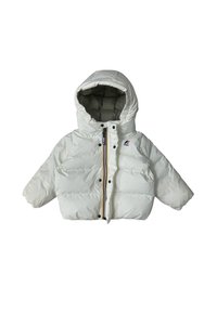 Giacca a vento bianca con cappuccio, chiusura frontale con zip e bottoni a pressione, e piccolo logo del brand sul petto.