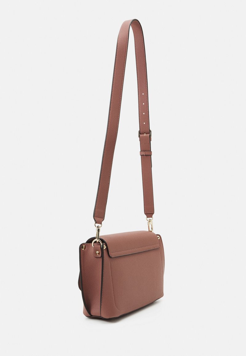 Sac Bandoulière GUESS Brynlee Flap Crossbody Plum - Neuf Avec étiquettes