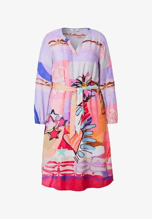 Abito colorato e stampato nei toni del viola, rosa e arancione. Presenta un collo a V, maniche lunghe e una cintura in vita annodata. Tessuto leggero con un design fluido.