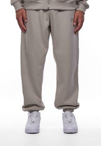 Dropsize LOOSE FIT  - Pantalones deportivos - pumice stone