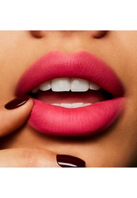 MAC POWDER KISS LIQUID LIPCOLOUR - Liquid Lipstick - billion $ smile