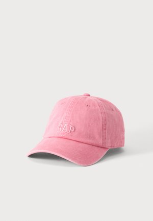 Rosa Baseballkappe mit gebogenem Schirm und gesticktem GAP-Logo auf der Vorderseite, vor einem schlichten, hellen Hintergrund dargestellt.