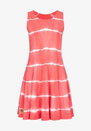 Koralle Baumwollkleid mit ärmellosem Design, das weiße Batikstreifen aufweist. Ein ausgestellter Rock für eine lockere Passform und ein kleines Markenlabel am Saum.