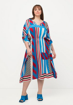 CLASHING STRIPES FLARED 3/4 SLEEVE - Vestido informal - salsa red