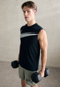 Nike Performance TEE - Μπλούζα - black