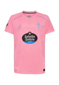 Różowa koszulka piłkarska z niebieskim herbem klubu, czarnym i niebieskim logo sponsora Estrella Galicia oraz logo marki na piersi i rękawie.