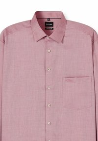 Rotes gemustertes Langarmhemd mit Kragen, sieben Knöpfen auf der Vorderseite und einer Brusttasche. Strukturierter Stoff mit einem dezenten Design.