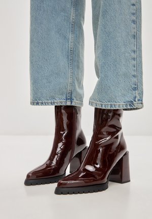 High heeled ankle boots - red