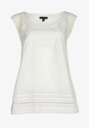 Blusa blanca sin mangas con mangas de encaje tipo capa, canesú bordado con motivos florales y detalle de rayas horizontales translúcidas en el dobladillo.