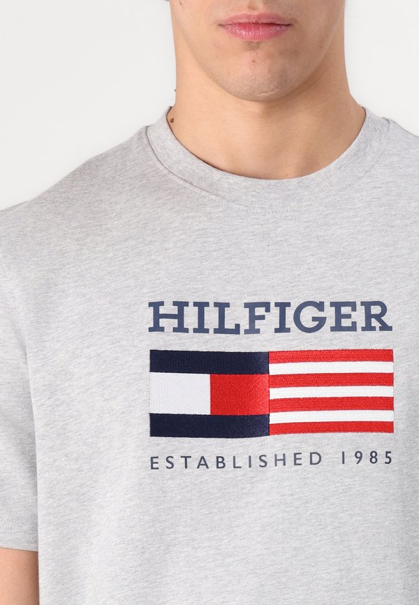 AMERICANA MONOTYPE FLAG BOX TEE UNISEX - Print T-shirt4