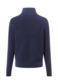 Ciemnoniebieski sweter dzianinowy z wysokim kołnierzem, prążkowanym wzorem i długimi rękawami. Charakteryzuje się krótką długością oraz dopasowanym dołem.