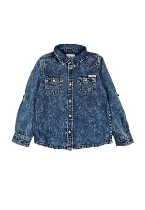 Camicia di jeans in blu sbiadito con colletto classico, due tasche sul petto e chiusura frontale con bottoni. Presenta dettagli cuciti e maniche lunghe.