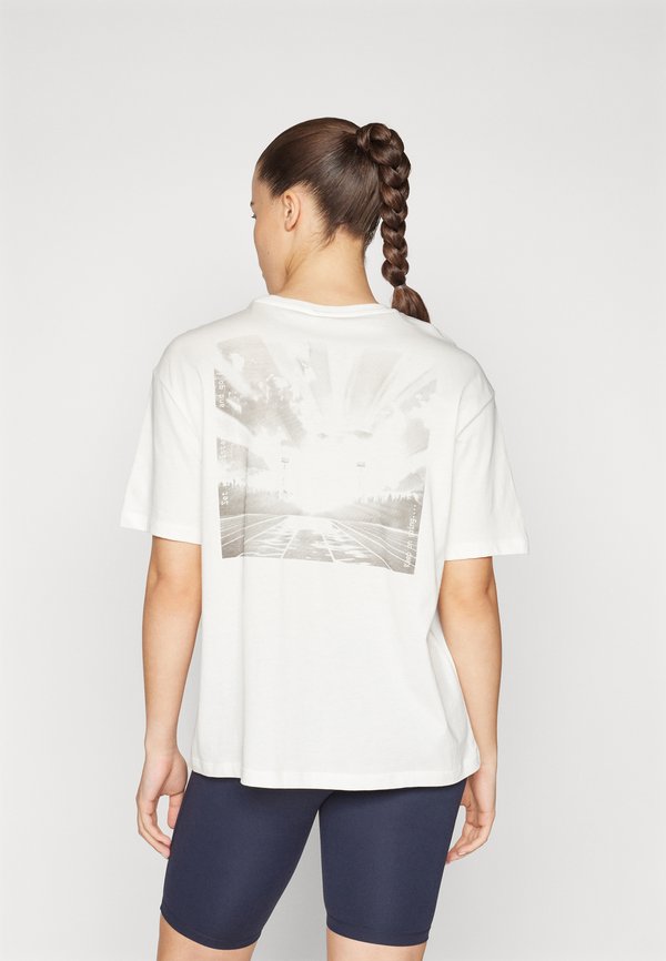 ONPSTAGE LIFE ON LOOSE TEE - Print T-shirt - cloud dancer