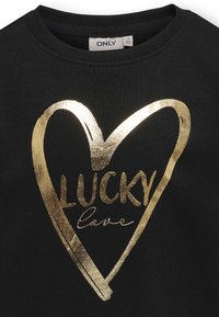 Felpa nera con grafica di un cuore dorato lucido con il testo "LUCKY" e "love" in stile calligrafico. Tessuto morbido al tatto.