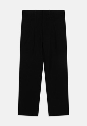 Pantalon noir avec une coupe droite, doté de plis avant, de passants de ceinture et de poches latérales, fabriqué à partir d'un tissu léger.