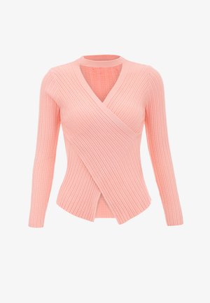 Világos rózsaszín bordázott pulóver, mély V-kivágással és hosszú ujjakkal. Jellemzője a cipzáras dizájn és a texturált szövet, amely fokozza a vizuális mélységet.