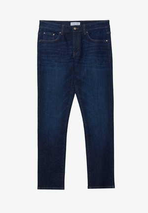Jeans de ganga azul-escura com um design de pernas retas, estilo de cinco bolsos e um pequeno rótulo da marca na cintura.