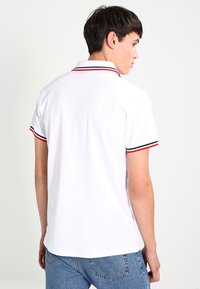 Urban Classics Polokošeľa - white/navy/firered