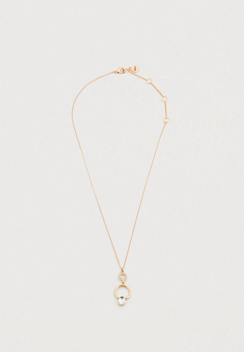 Chaîne en or avec un pendentif circulaire orné d'une pierre précieuse claire et une boucle ouverte plus grande en dessous, attachée par un fermoir délicat.