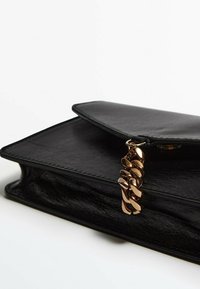 Massimo Dutti Olkalaukku - black