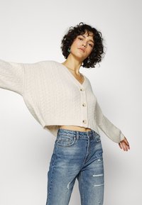 EDITED ETTA CARDIGAN - Casaco de malha - beige