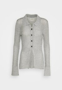 Cardigan argento lavorato a maglia con maniche lunghe, colletto e chiusura con bottoni. Presenta un motivo testurizzato e polsini leggermente svasati.