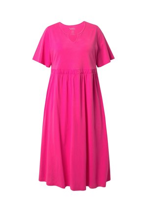 Felroze midi-jurk met korte mouwen, geplooide taille en kleine uitgesneden halslijn, losvallende pasvorm en zachte stof.