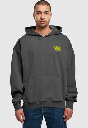 Grauer Hoodie aus Baumwollmischung mit einer Fronttasche, Oversized-Schnitt und einem limegrünen Halbkreis-Graphic auf der linken Seite.