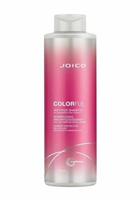 Vaaleanpunainen muovinen pullo JOICO Colorful -värejä säilyttävä�ä shampoota, jossa on valkoinen käännettävä kansi ja hopeiset yksityiskohdat. Etiketissä on tekstiä useilla kielillä.