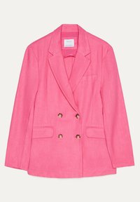 Blazer rosa de doble botonadura hecho de lino, que presenta dos bolsillos frontales, solapas con muescas y botones en tono dorado como acentos.