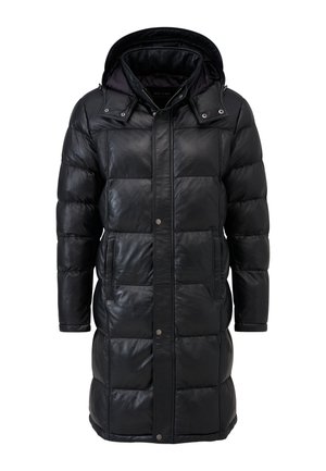 Schwarzer, gepolsterter langer Mantel mit Kapuze. Aus Leder gefertigt, mit Steppmuster, zwei aufgesetzten Vordertaschen und Druckknopfverschlüssen.