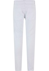 Jeans de denim blanco con un corte ajustado, que presentan dos bolsillos traseros y una cremallera en la bragueta. La tela es suave y cuenta con mínimos detalles de costura.