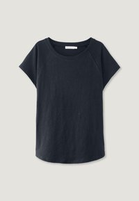 Dark navy short-sleeve cotton t-shirt with a round neckline, raglan sleeves, and a curved hem, featuring a smooth texture and no patterns.