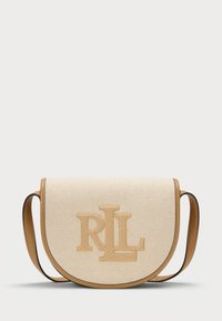Borsa a tracolla beige con un fronte in canvas cremoso testurizzato, caratterizzata da un logo "RL" impresso. Patta arrotondata con un bordo a contrasto e tracolla regolabile.
