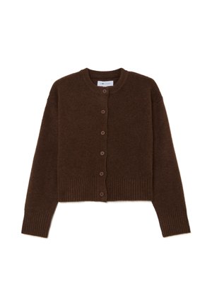 Cárdigan corto marrón hecho de material suave, con escote redondo, dobladillo acanalado y cinco cierres de botón en la parte delantera.