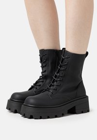 ONLY SHOES Stivaletti con plateau - black