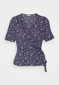 Marineblå blomstret omslagsbluse med korte ermer, som har en knyte-detalj og et lett, teksturert stoff med små hvite blomster og grønne detaljer.