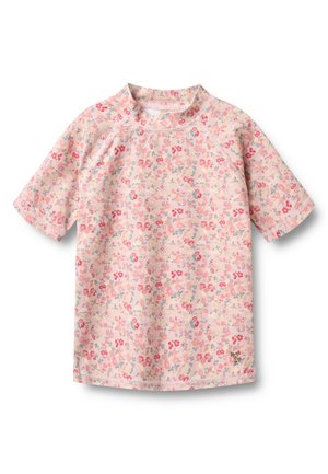 Kurzärmeliges rosa Hemd mit kleinem roten, rosa und lila Blumenmuster, Rundhalsausschnitt und genähter Saumkante, auf weißem Hintergrund dargestellt.