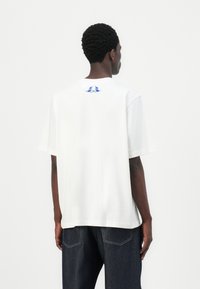 adidas Originals GRAPHIC TEE UNISEX - Marškinėliai su spaudiniu - white