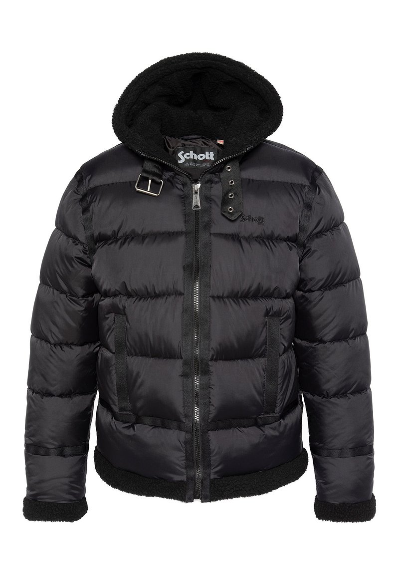 Giacca a sacco nera con chiusura zip frontale, sezioni spesse trapuntate, cappuccio foderato in felpa e due tasche laterali. Presenta un dettaglio decorativo con fibbia.