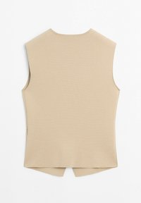 Ärmelloses beiges Stricktop mit rundem Ausschnitt und einer umgekehrten Kerbe in der Mitte des Saums, flach auf weißem Hintergrund dargestellt.