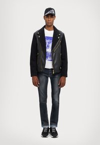 Versace Jeans Couture SWAN LOGO  - Camiseta estampada - white