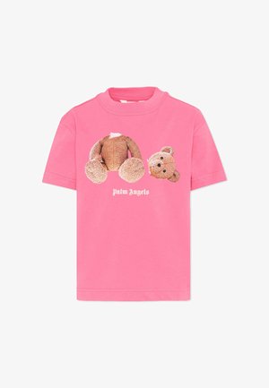 Różowy t-shirt z krótkim rękawem z grafiką odłączonej głowy i ciała misia oraz napisem "Palm Angels" białą gotycką czcionką.