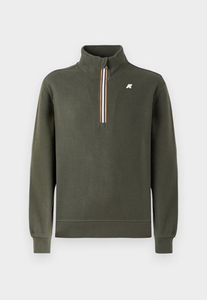 Oliven grøn halv-zip sweat shirt lavet af blødt stof, med højt krave og en flerfarvet stribet detalje på lynlåsen.