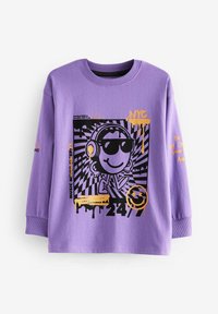 Felpa a maniche lunghe di colore viola con design grafico nero che presenta un personaggio sorridente, cuffie e dettagli arancioni. Materiale in cotone, scollo a girocollo.
