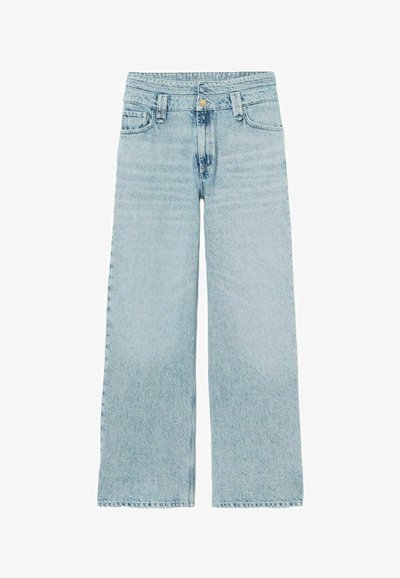 Jeans de pierna ancha de color azul claro, fabricados en denim, con una cintura alta, bolsillos frontales y un dobladillo recto sin adornos.