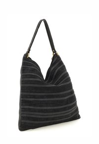 Borsa nera con un design testurizzato a strisce orizzontali. Presenta una forma ampia e morbidamente scolpita e una sola tracolla con dettagli in oro.